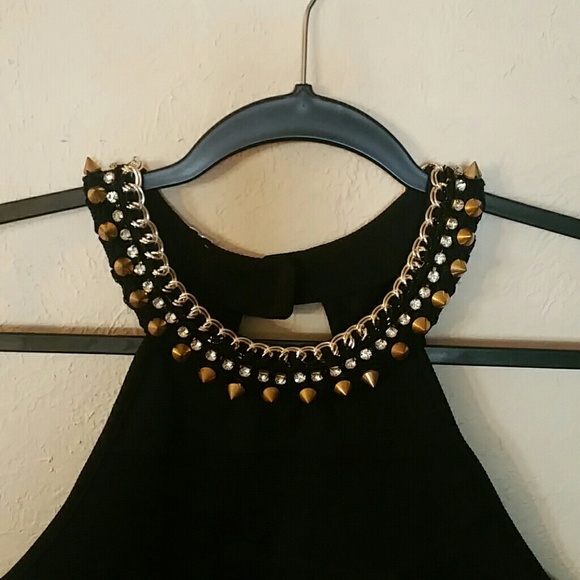 Size Medium - Picture 2 of 4